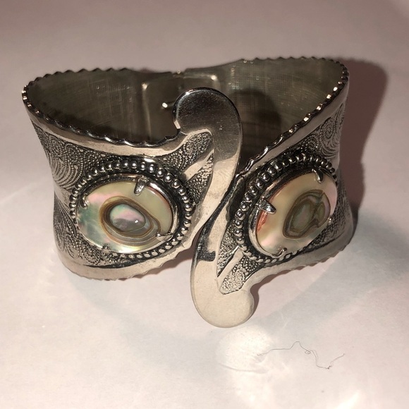VTG Abalone Silver Tone Spring Hinged Cuff Western Etched Design 6” - Picture 2 of 6